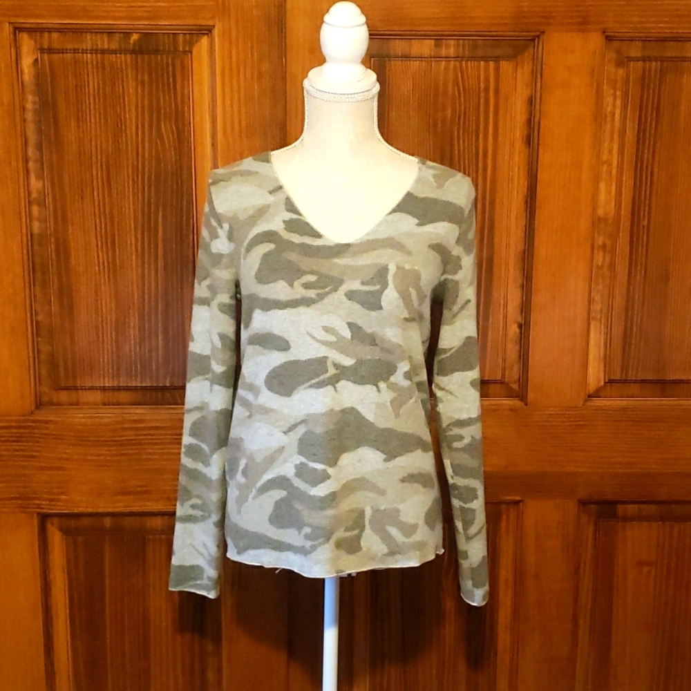 Mystree Camouflage V-neck Long Sleeve Top